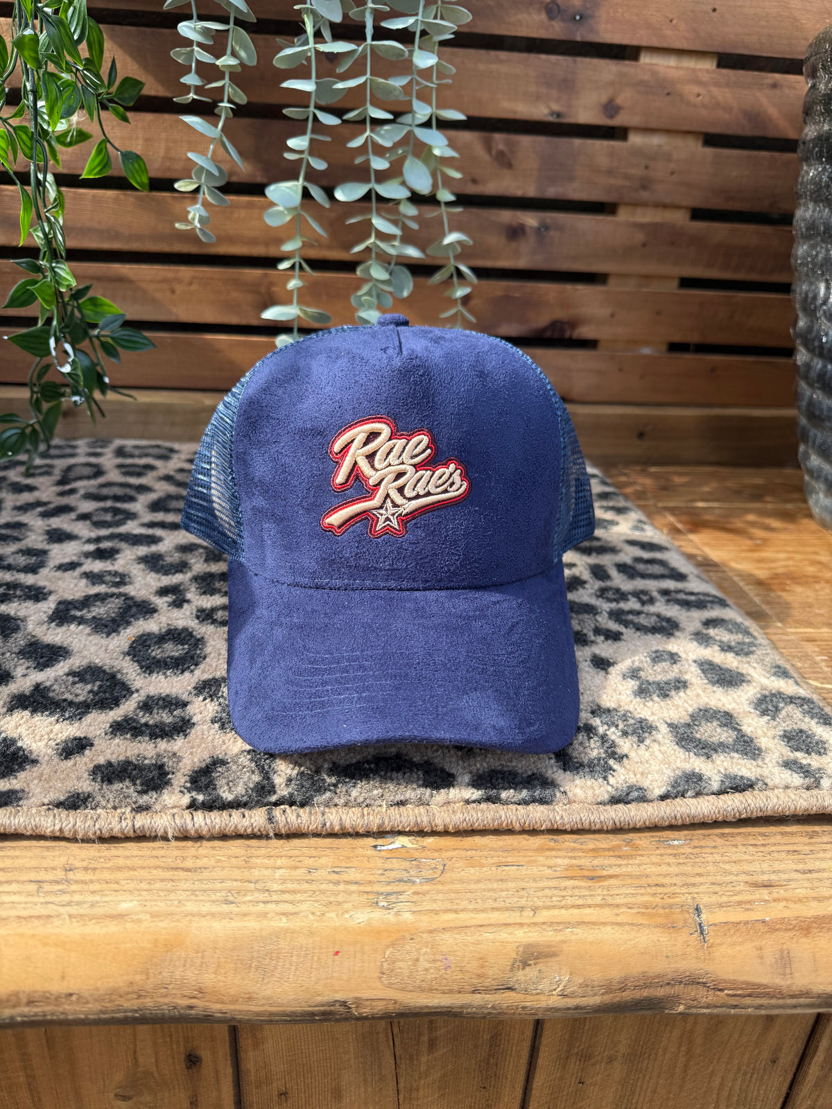 Simple navy trucker hat