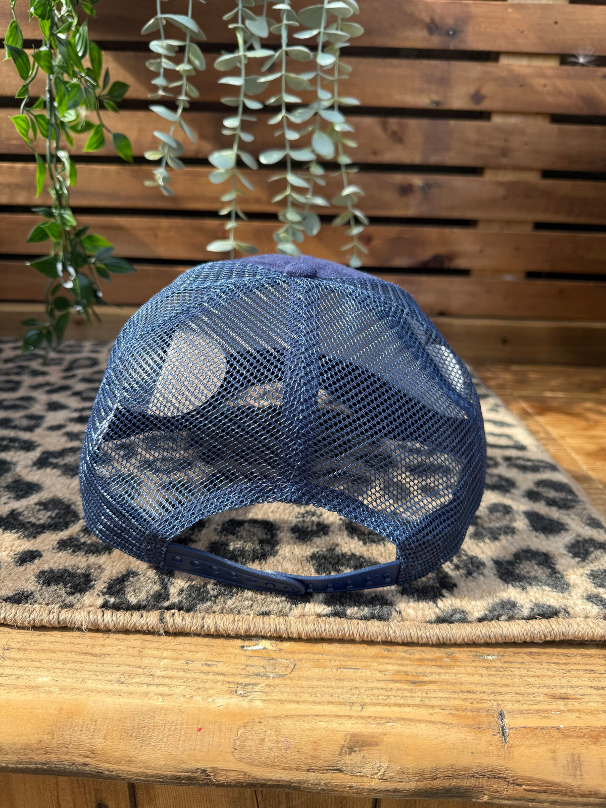 Simple navy trucker hat
