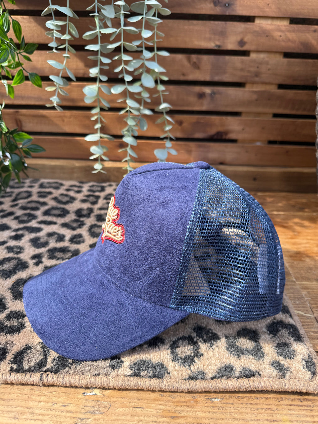 Simple navy trucker hat